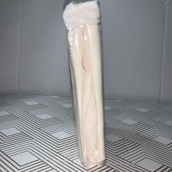 Good News Size Twin Easy to Use Wrap Around Tailored Bedskirt Cream New - Picture 3 of 5